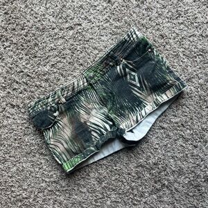 Size 27 Buffalo David Bitton Green Patterned Shorts